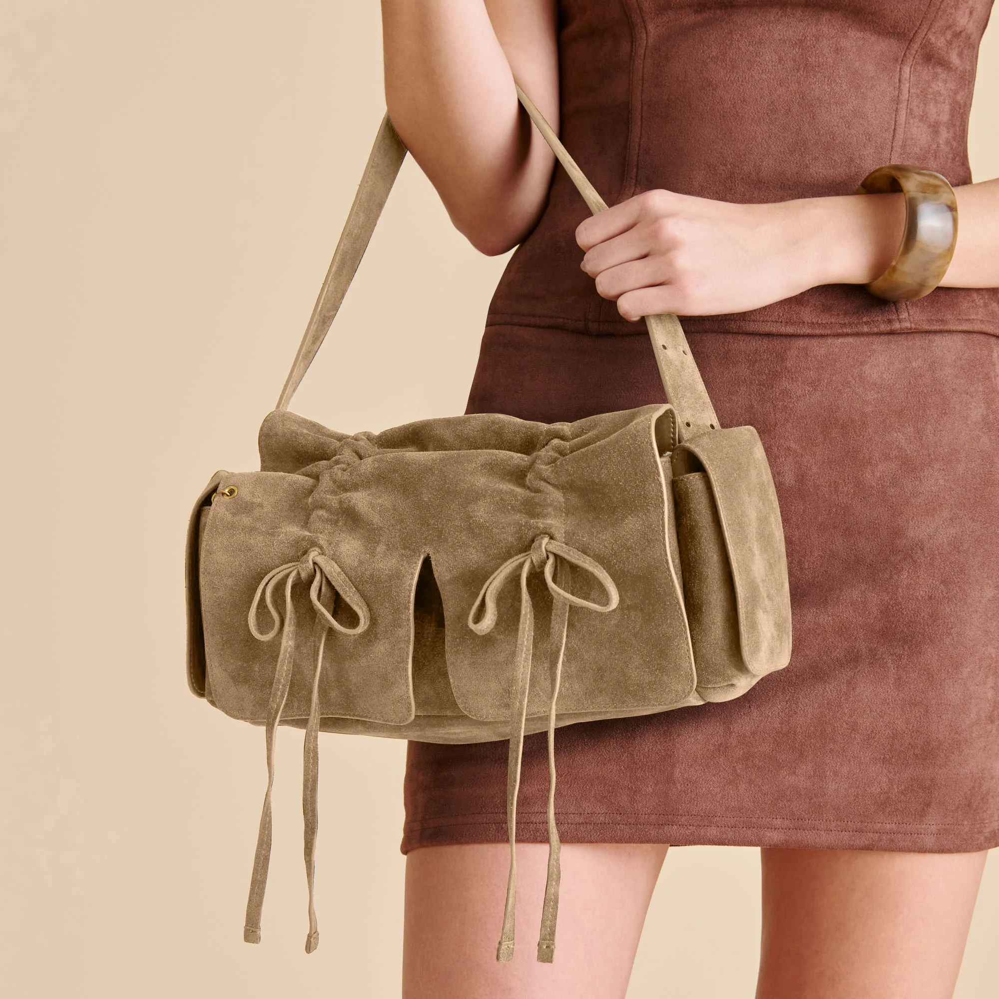 HUDSON SHOULDER BAG OLIVE SUEDE - Image 8