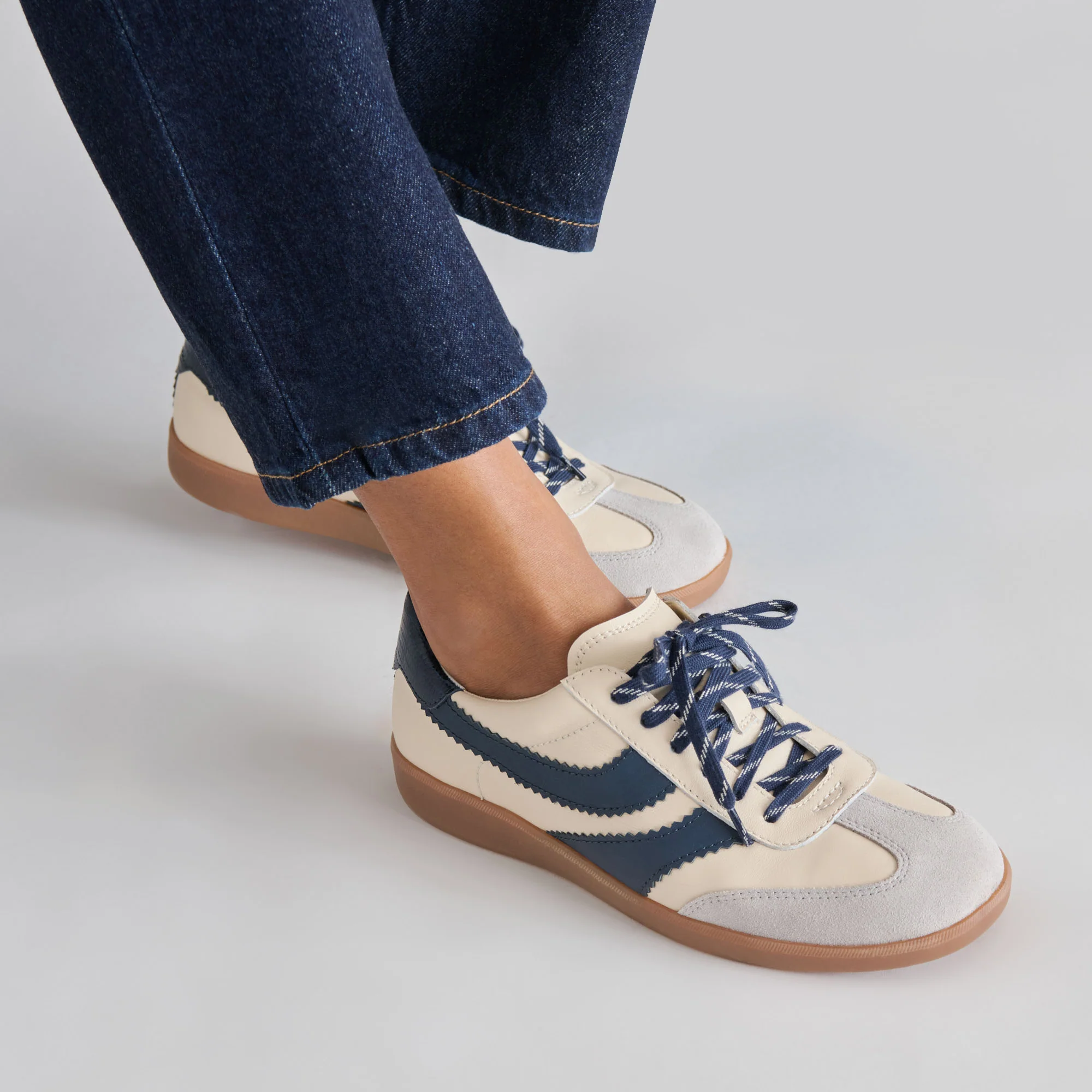 MERIT SNEAKERS WHITE NAVY LEATHER - Image 2