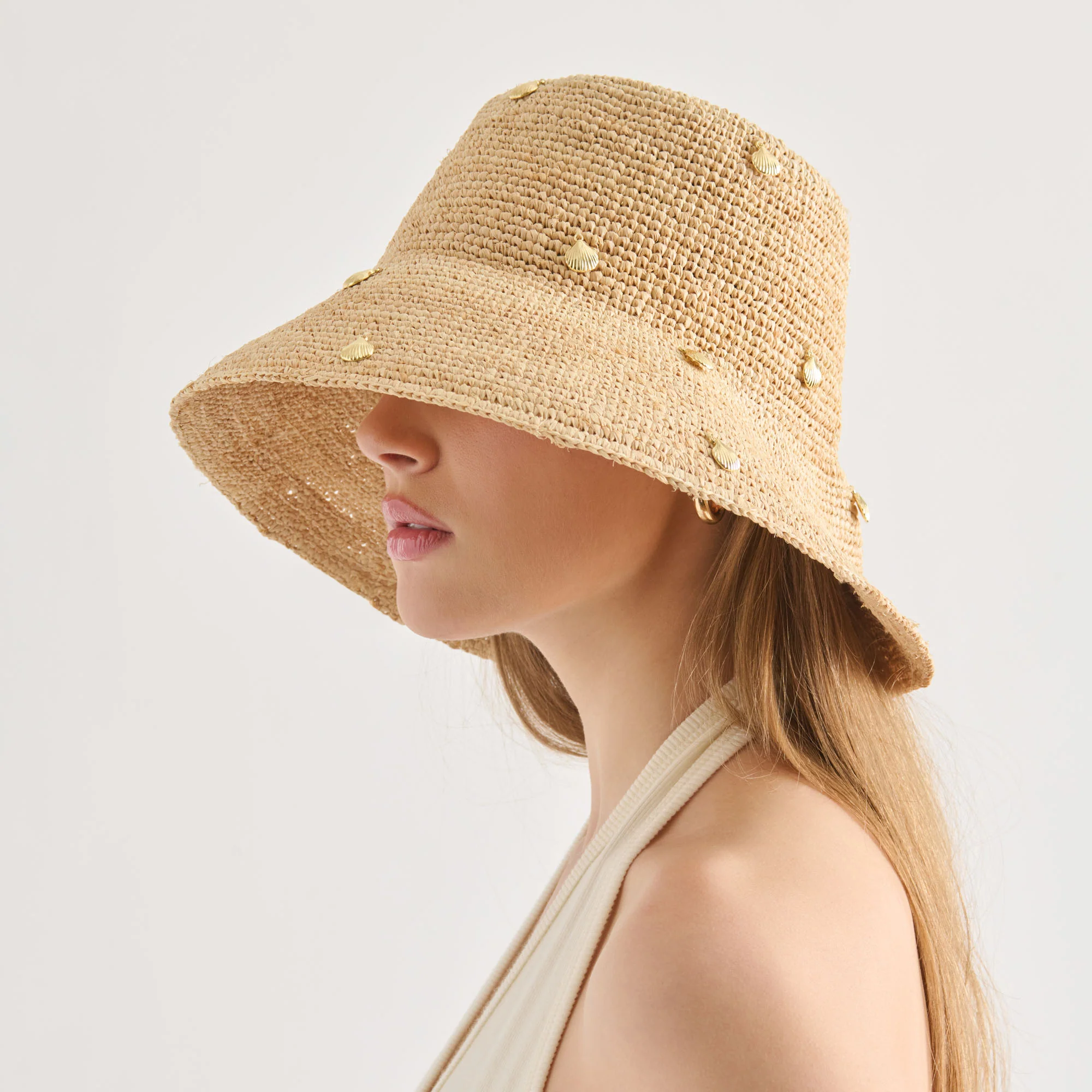 STRAW CLOCHE WITH CHARMS NATURAL - Image 4